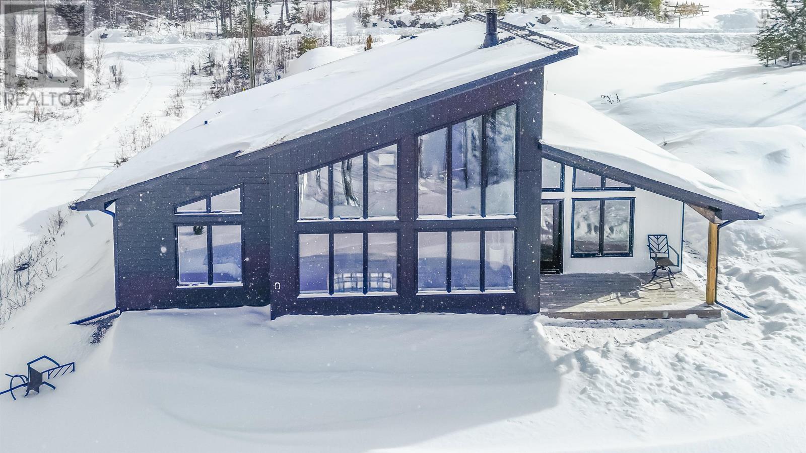 Property photo of 242 Heritage Way, Loon Point