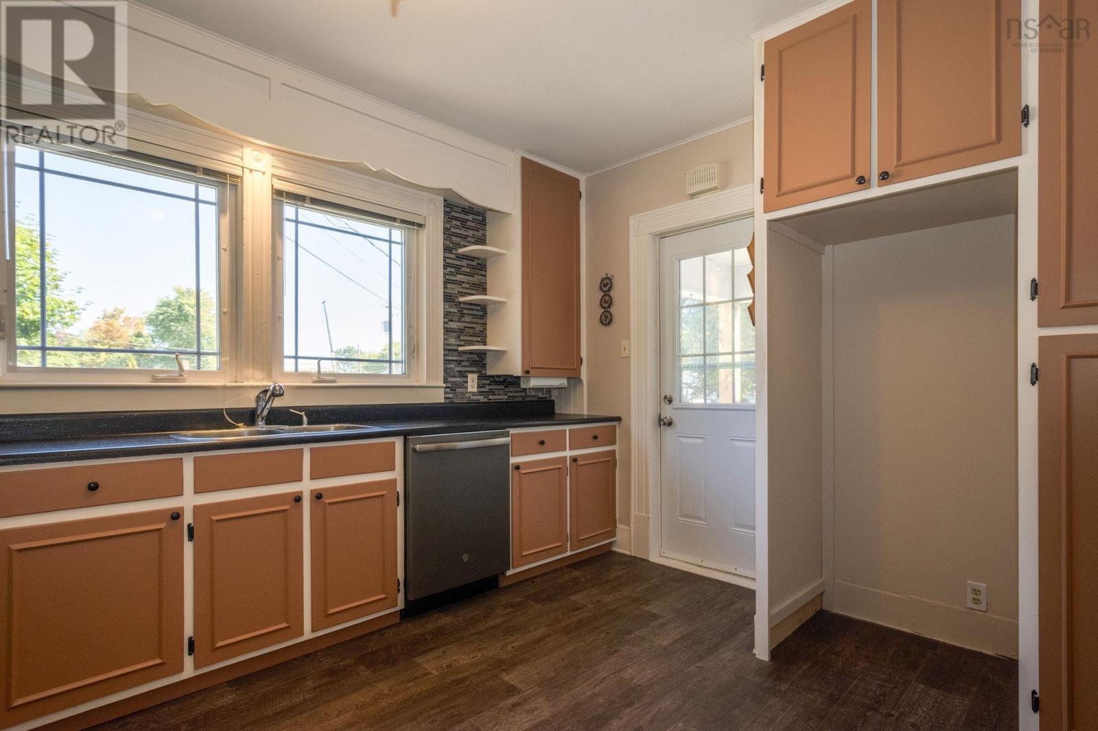 Property 3 of 39 of 419 Main Street