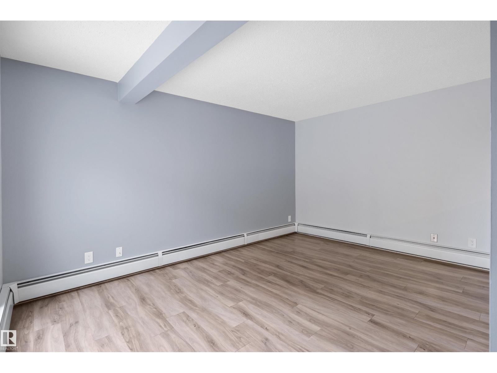 #13 10032 113 ST NW, Edmonton