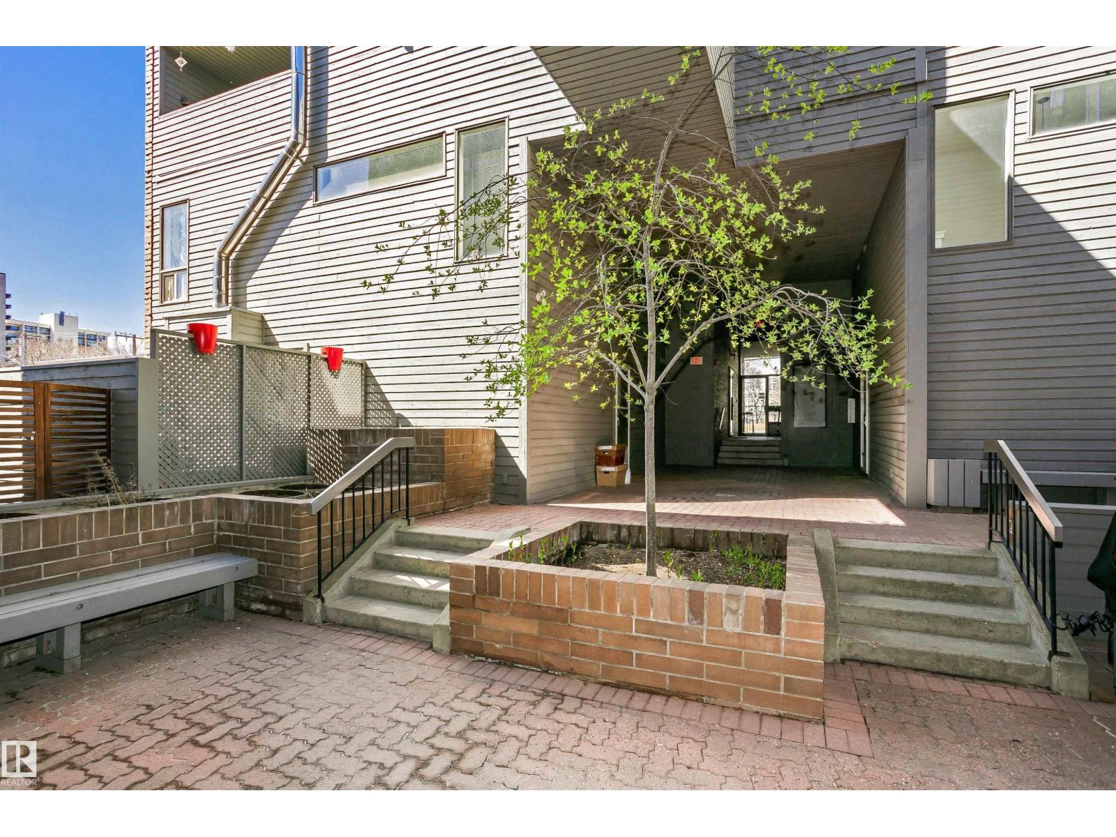 #13 10032 113 ST NW, Edmonton