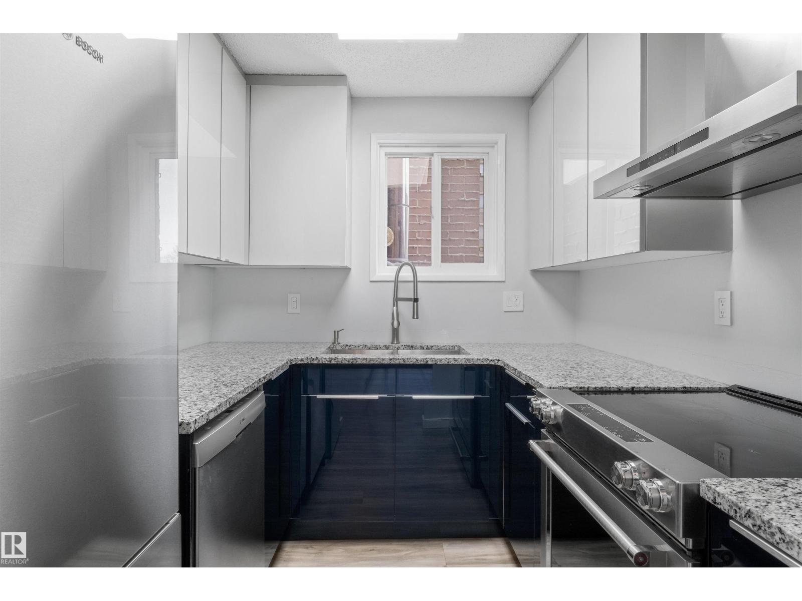 #13 10032 113 ST NW, Edmonton