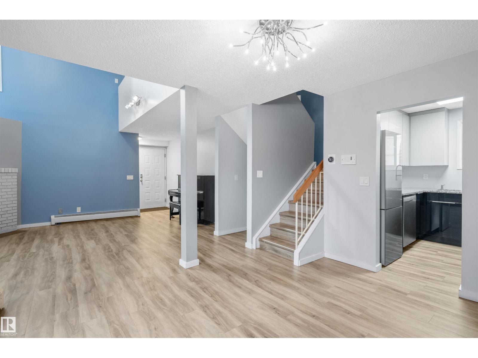 #13 10032 113 ST NW, Edmonton