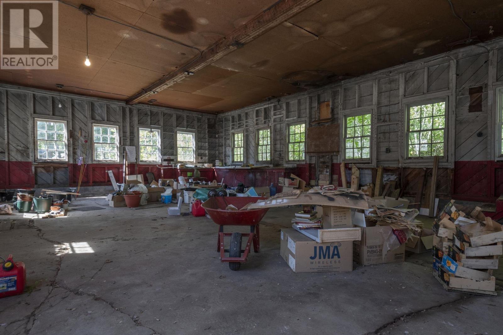 Property 33 of 39 of 419 Main Street