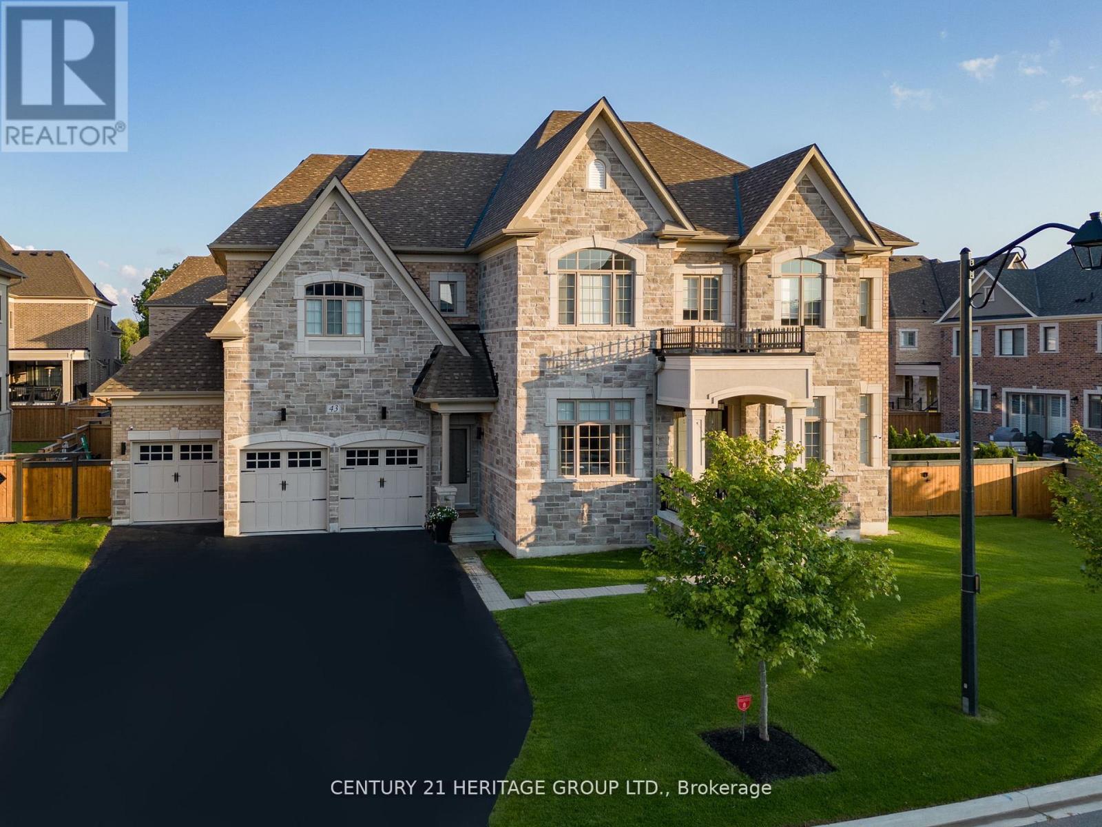 Listing photo of 43 SIR HENRY COURT