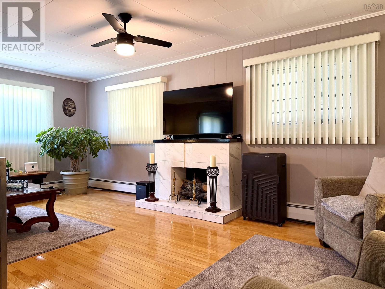 Property 14 of 50 of 11838 2 Highway