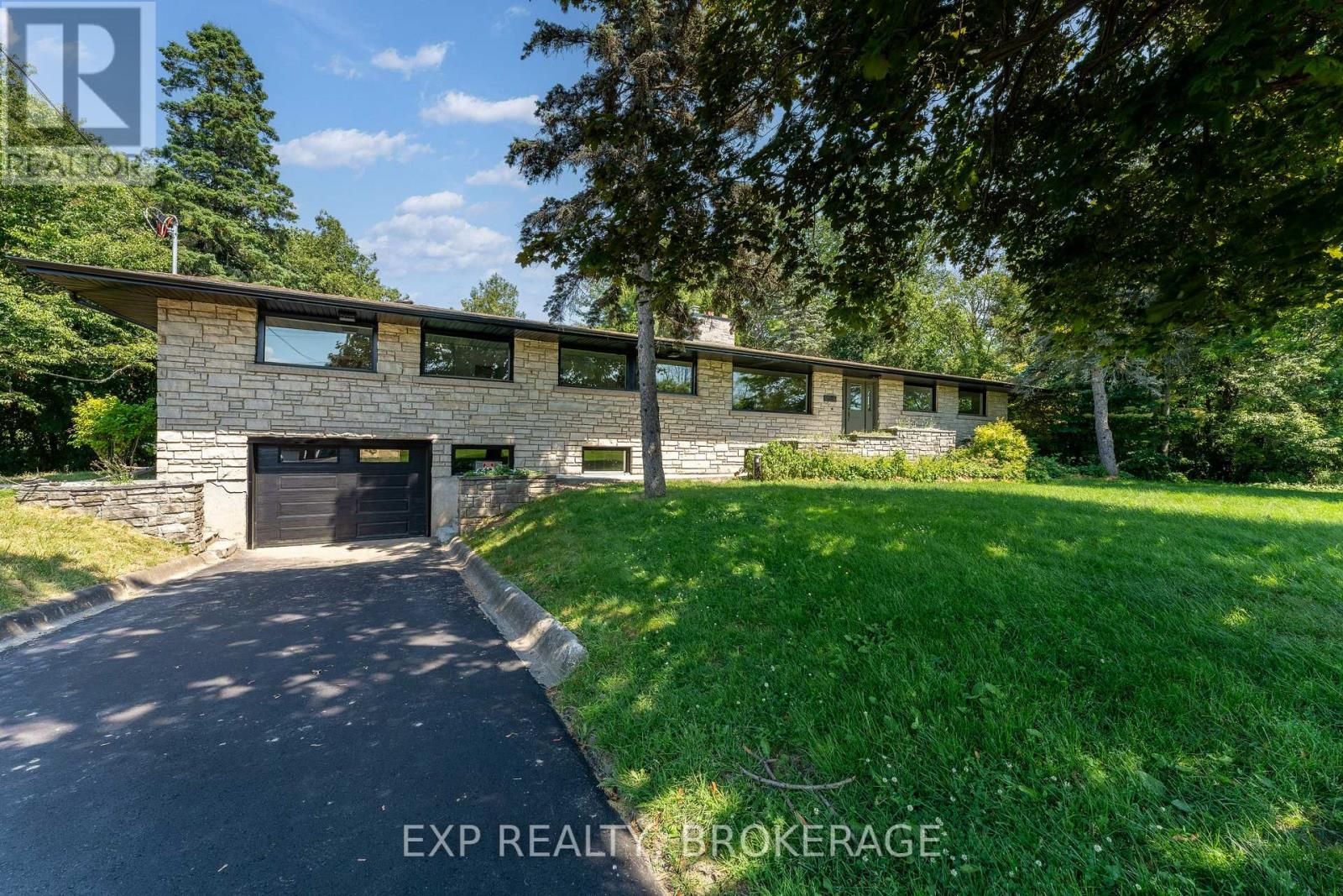 1802 SYDENHAM ROAD - 2