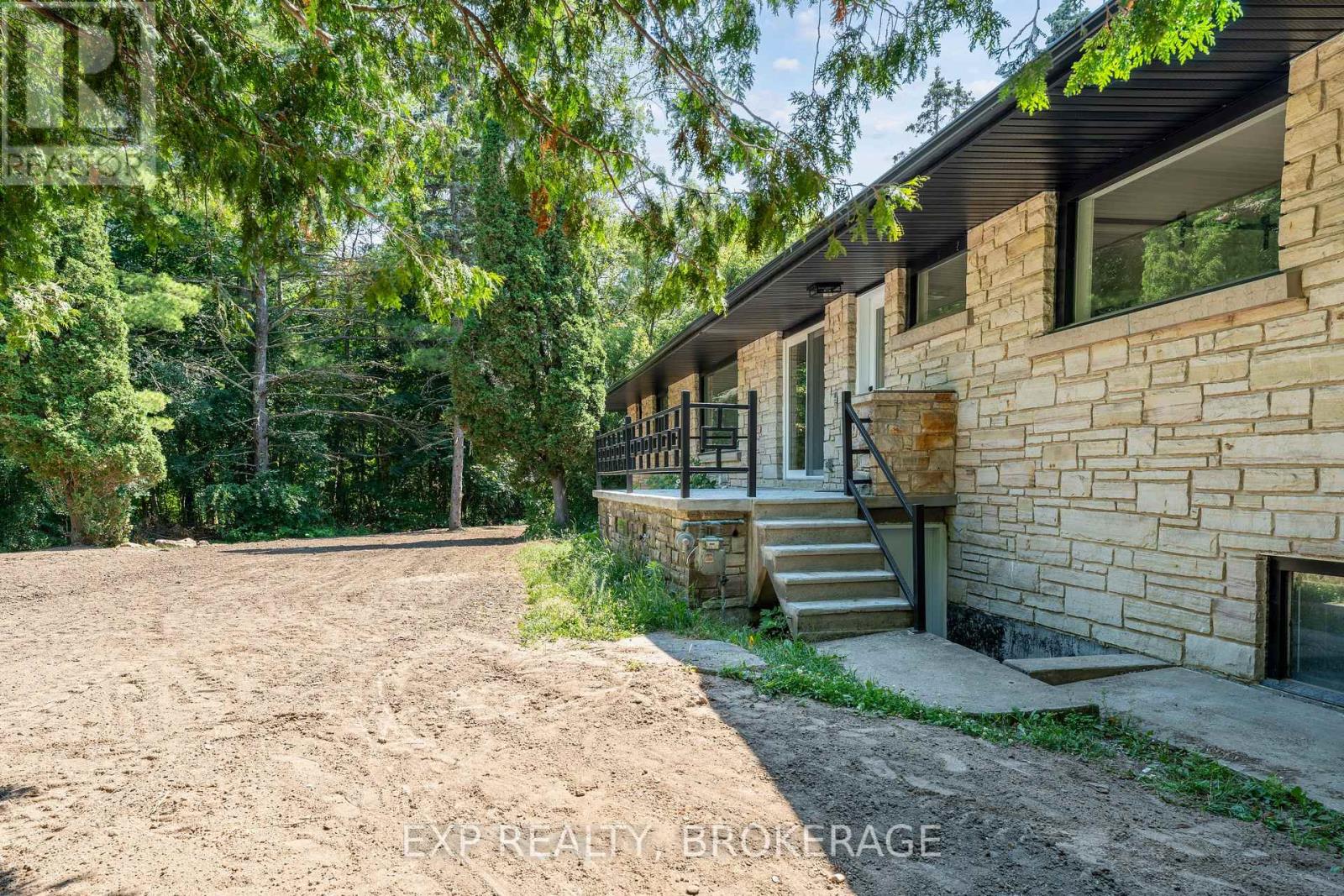 1802 SYDENHAM ROAD - 44
