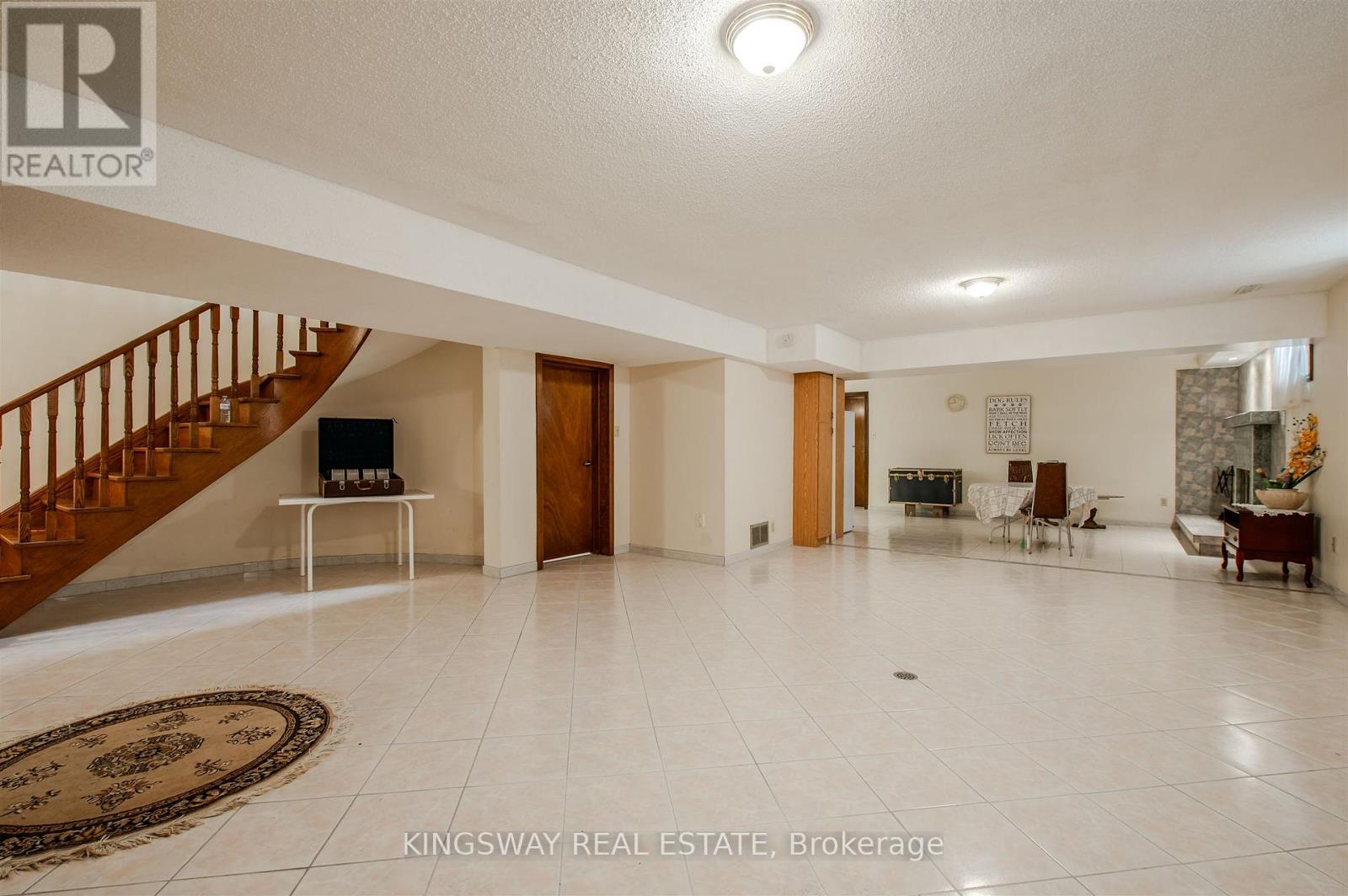 27 MULHOLLAND AVENUE - 27