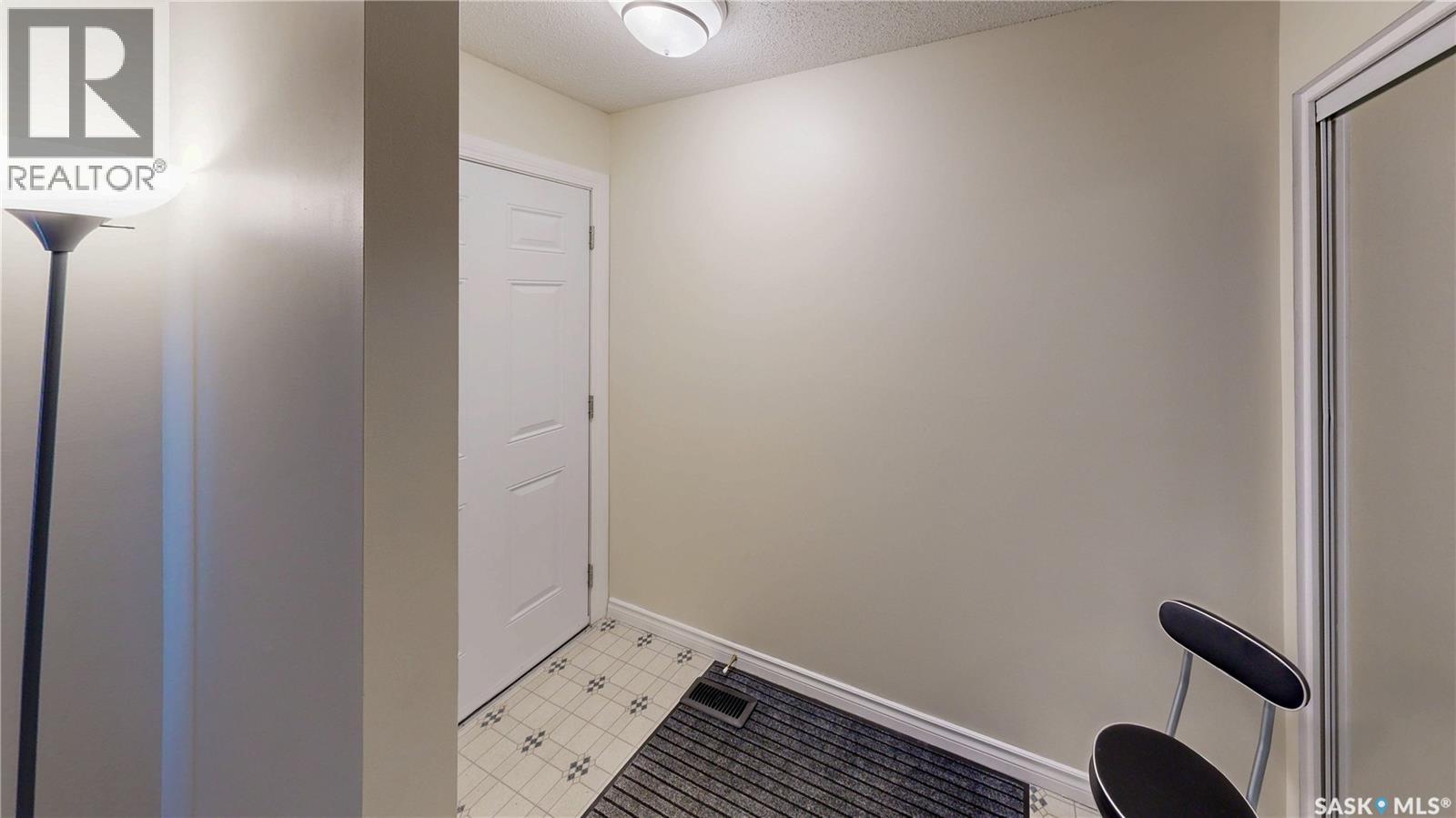 #6 MACKENZIE MEWS - Image 2