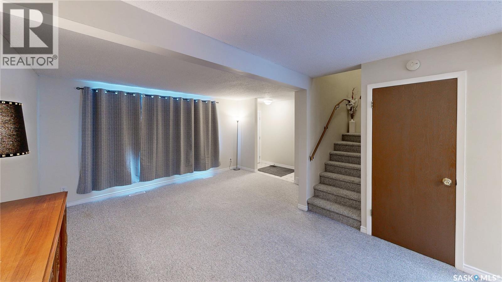 #6 MACKENZIE MEWS - Image 3