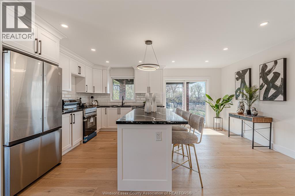 2588 MAYFAIR - 10