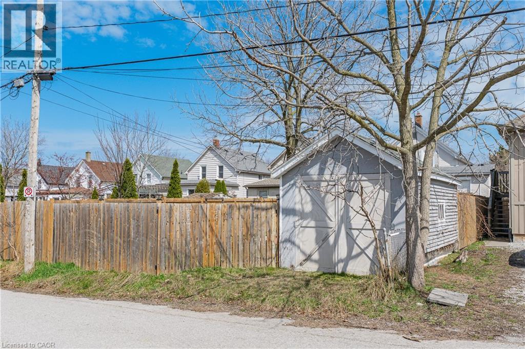 23 PINECREST Avenue - 39