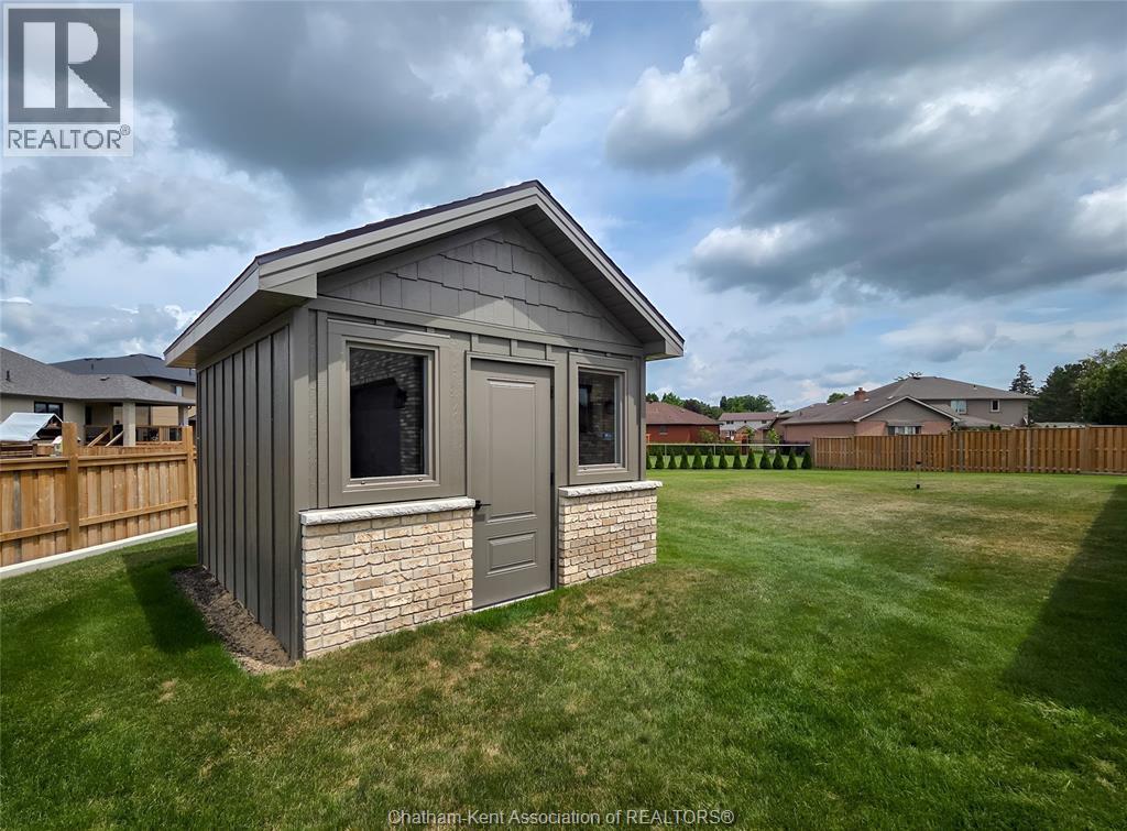 7 Tracy DRIVE - 40