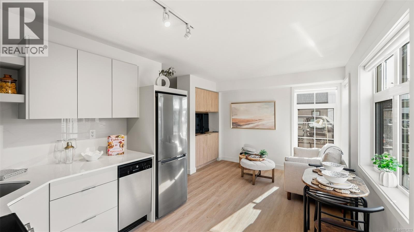 #2201 4201 Tyndall Ave - 3