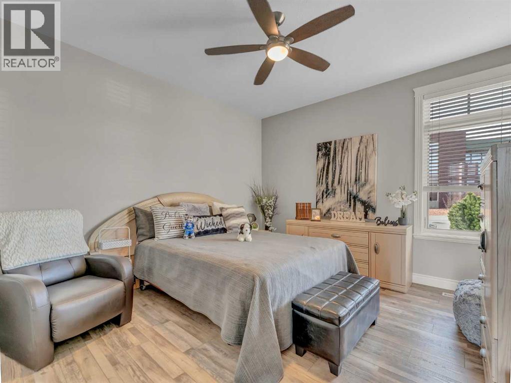 
          24 Palisades Mews Northeast
            <br/>
            <span>Medicine Hat</span>
            , 
            <span>AB</span>
             <span>T1C2B5</span>
         - Photo 20