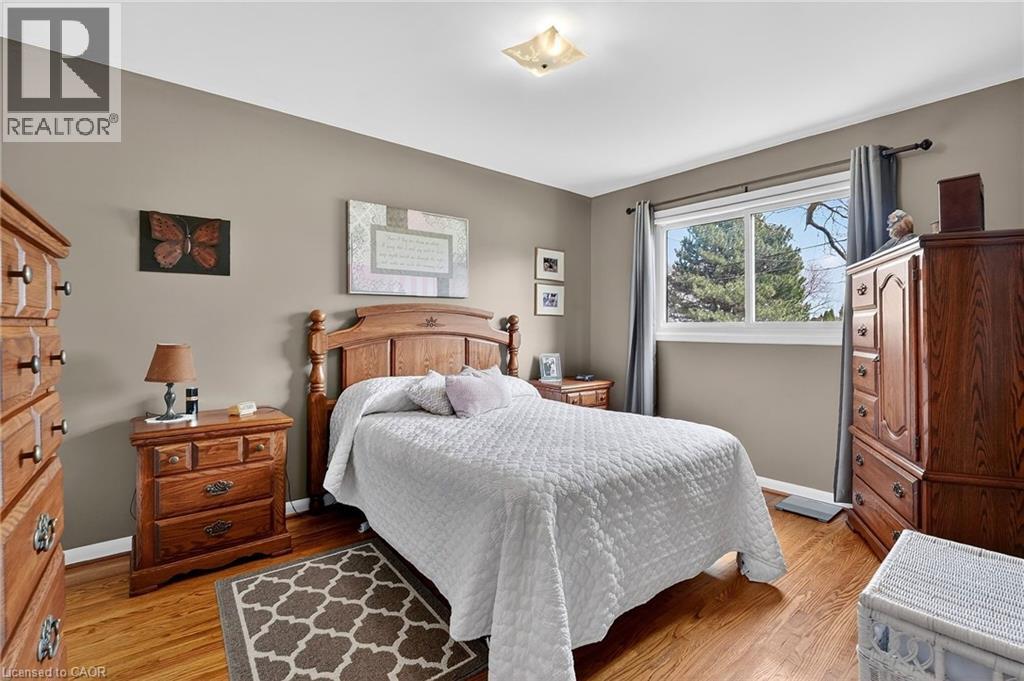 6 NELLES Road S - 21
