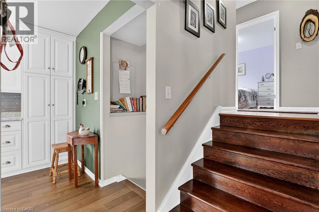 6 NELLES Road S - 20