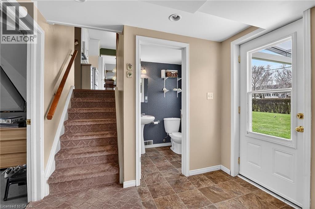 6 NELLES Road S - 29
