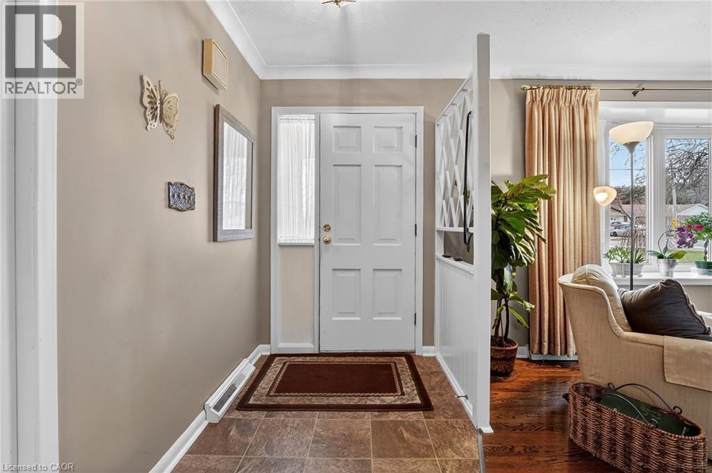 6 NELLES Road S - 9