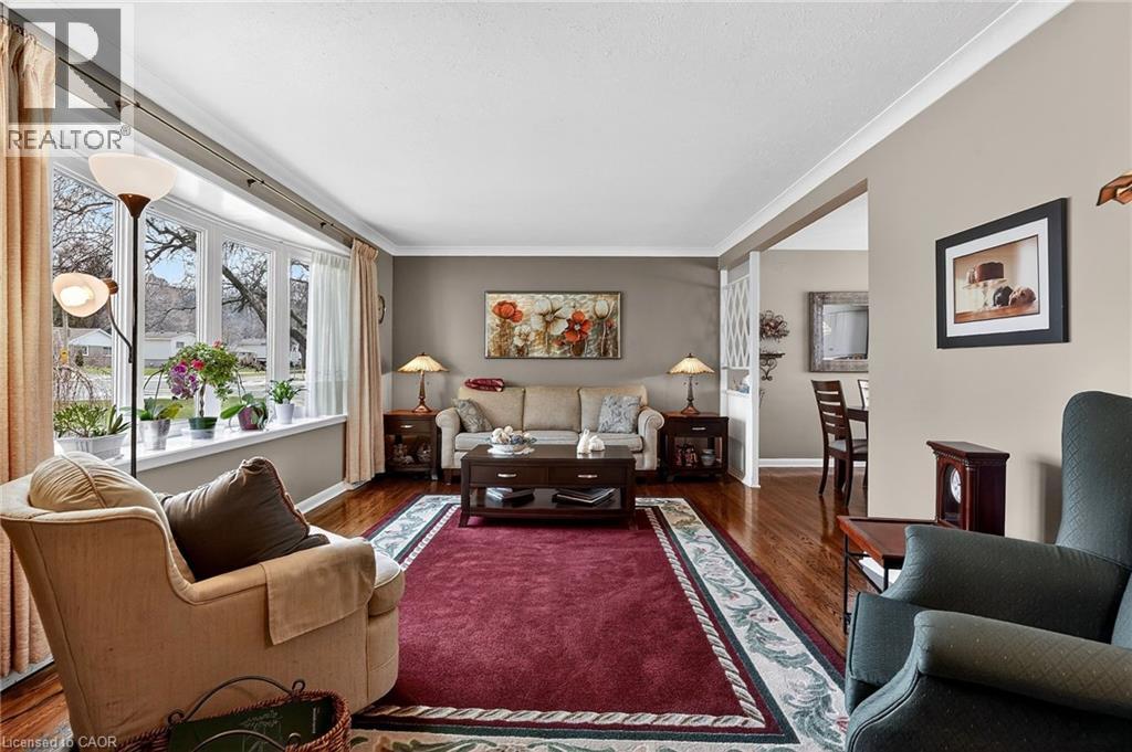 6 NELLES Road S - 11
