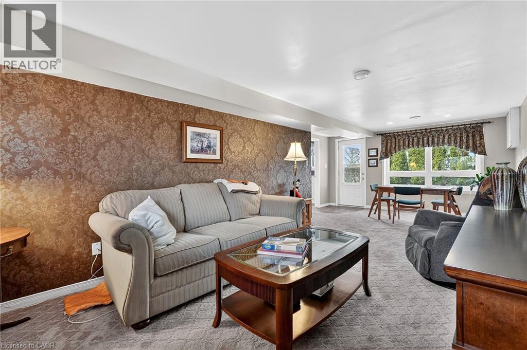 6 NELLES Road S - 31