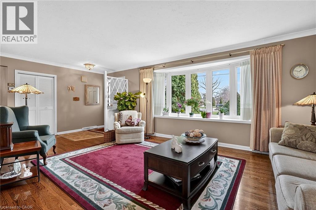 6 NELLES Road S - 12