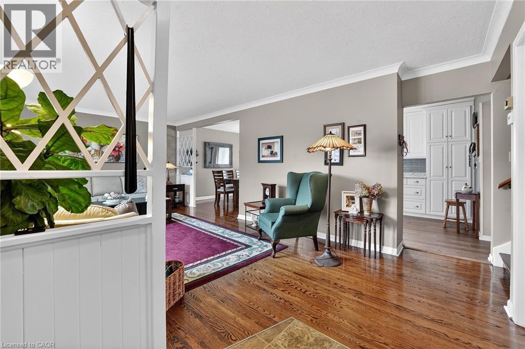 6 NELLES Road S - 10