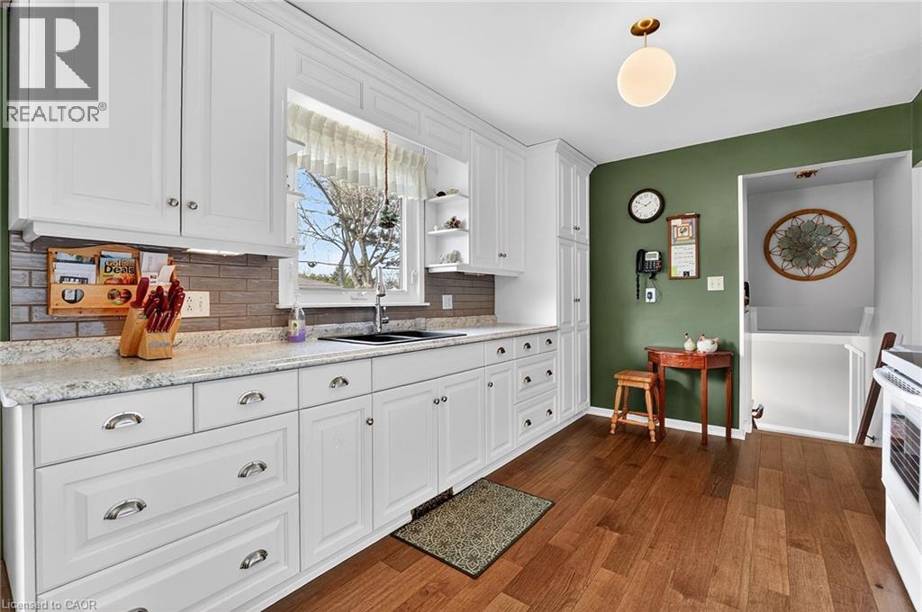 6 NELLES Road S - 17