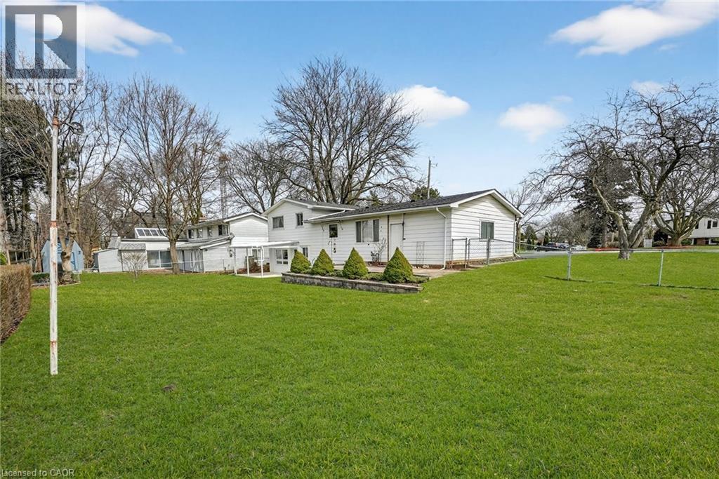 6 NELLES Road S - 6