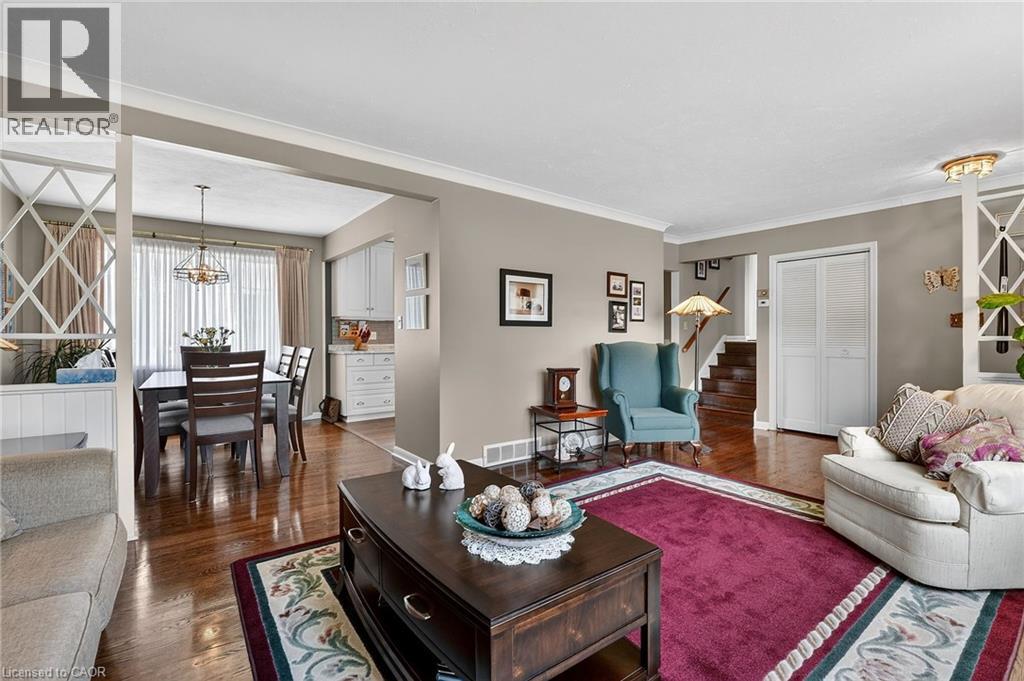 6 NELLES Road S - 13