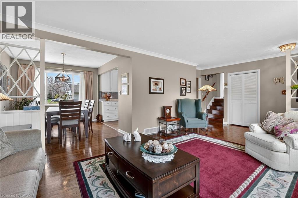 6 NELLES Road S - 14