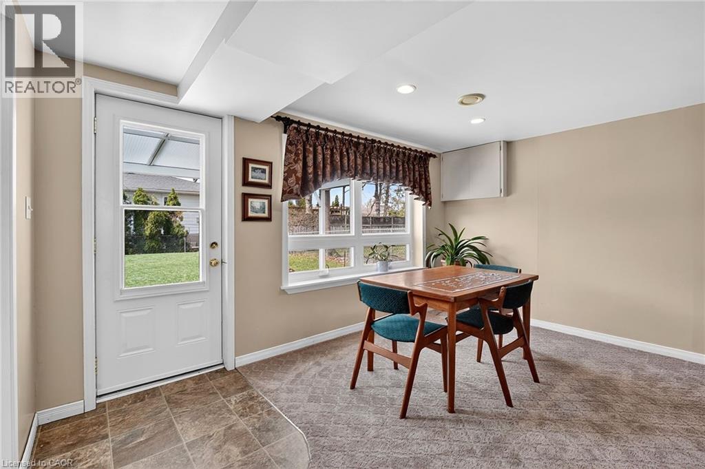 6 NELLES Road S - 35