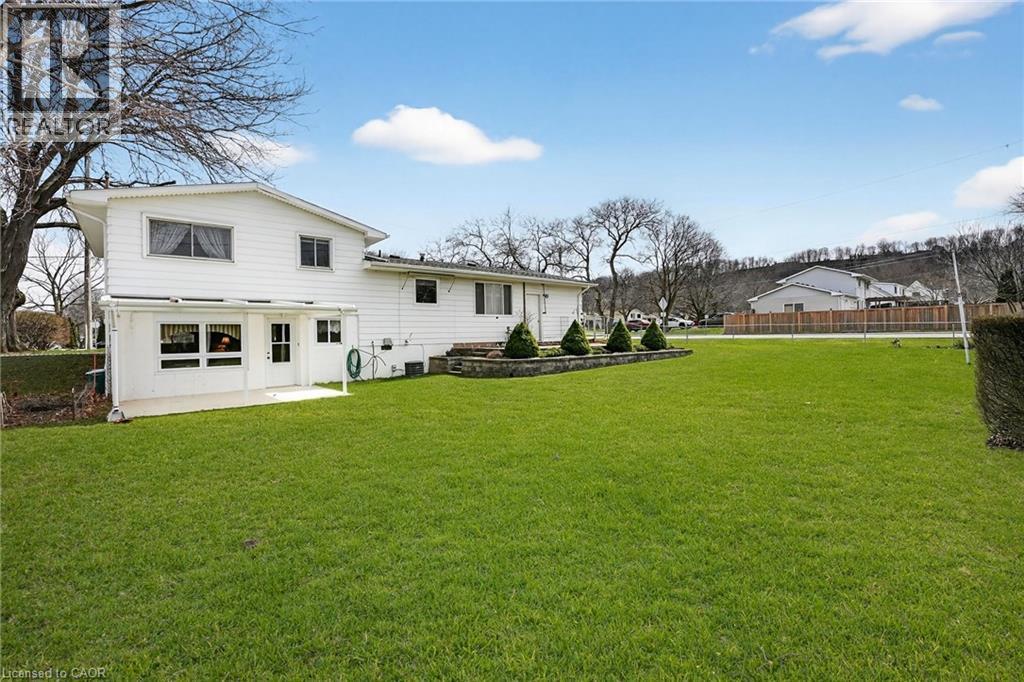 6 NELLES Road S - 5