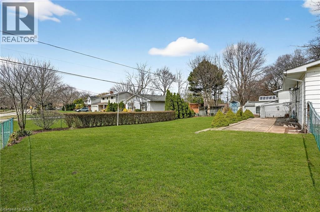 6 NELLES Road S - 43