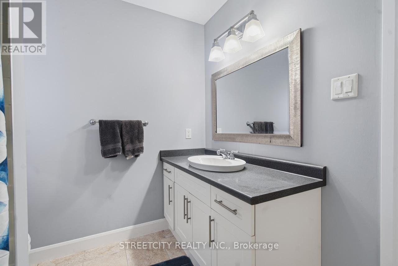 2138 NORTH ROUTLEDGE PARK Property Photo