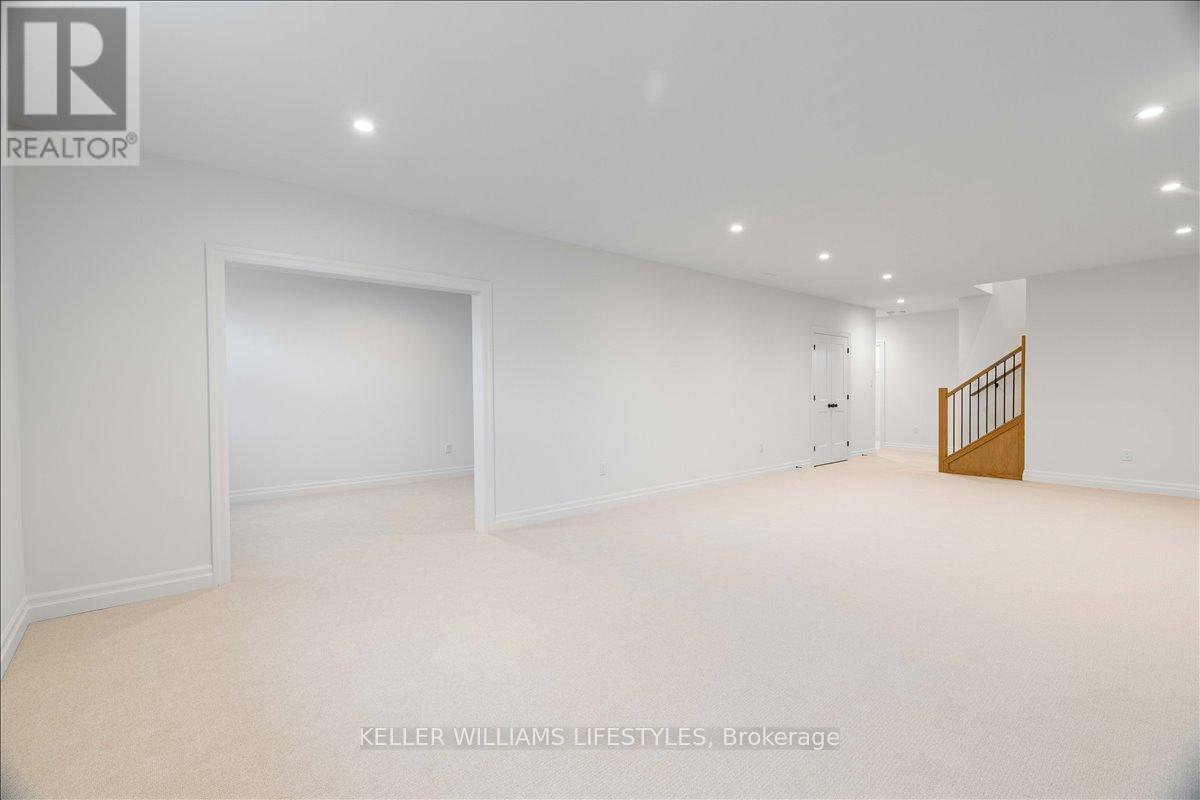 126 FRASER CRESCENT - 32