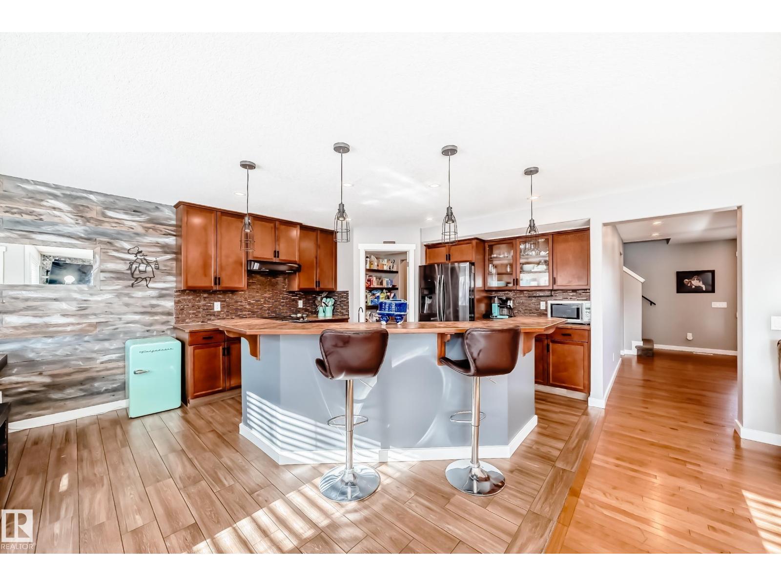 6303 2 AV SW, Edmonton