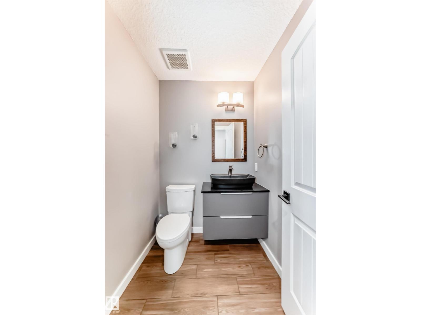 6303 2 AV SW, Edmonton