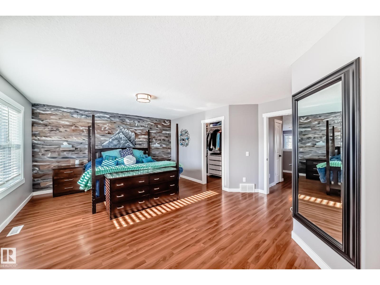 6303 2 AV SW, Edmonton