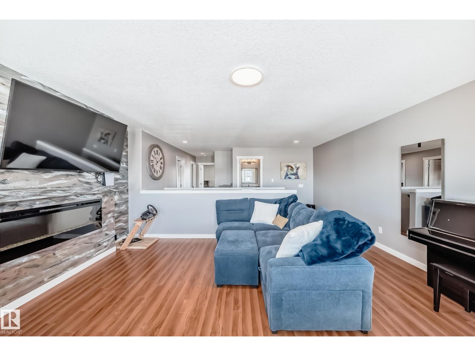 6303 2 AV SW, Edmonton