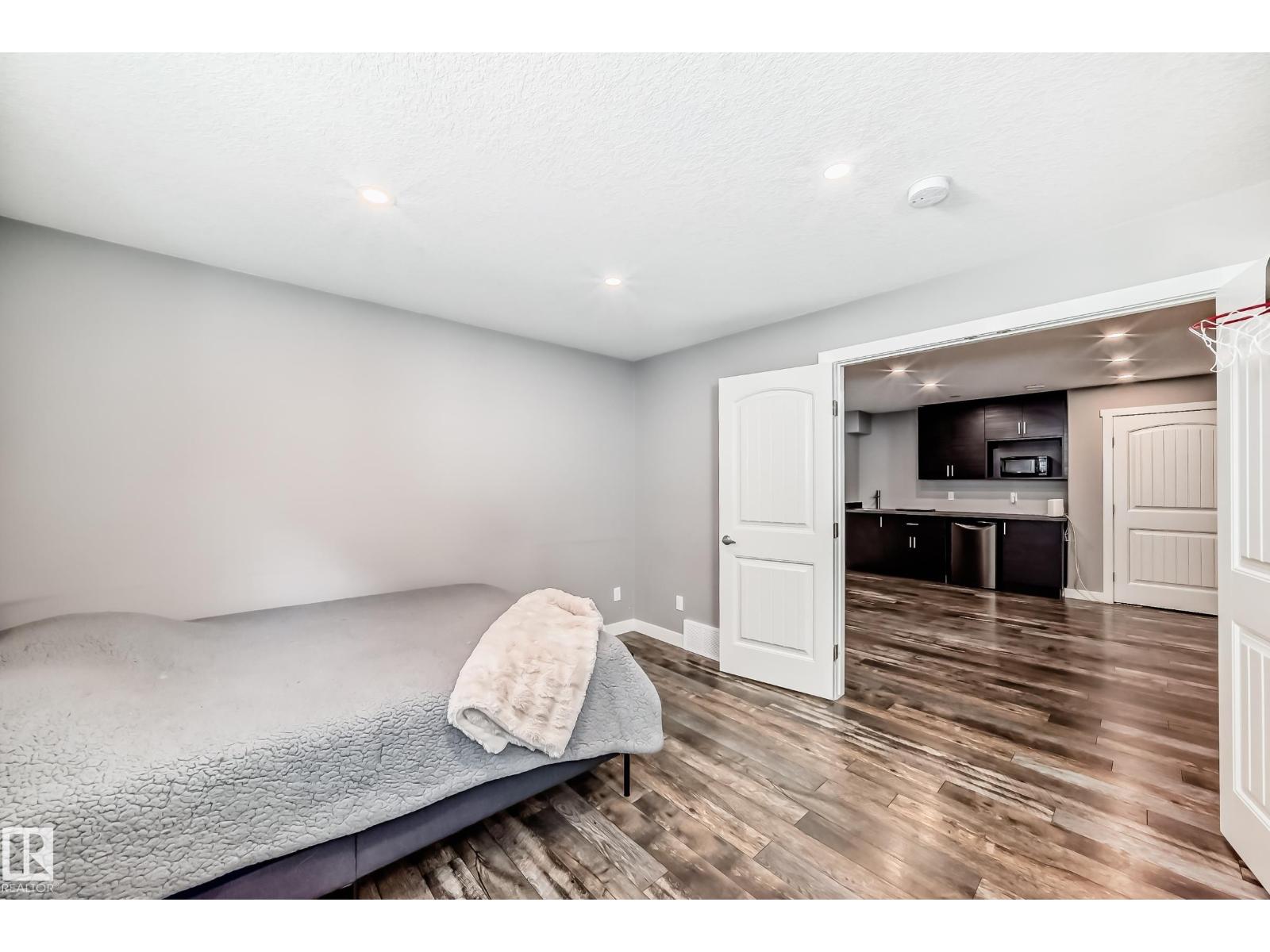 6303 2 AV SW, Edmonton