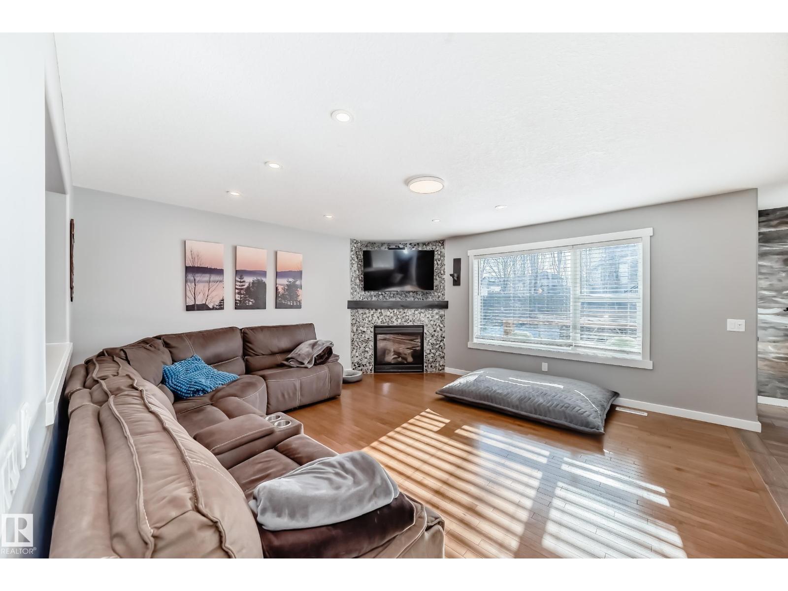 6303 2 AV SW, Edmonton