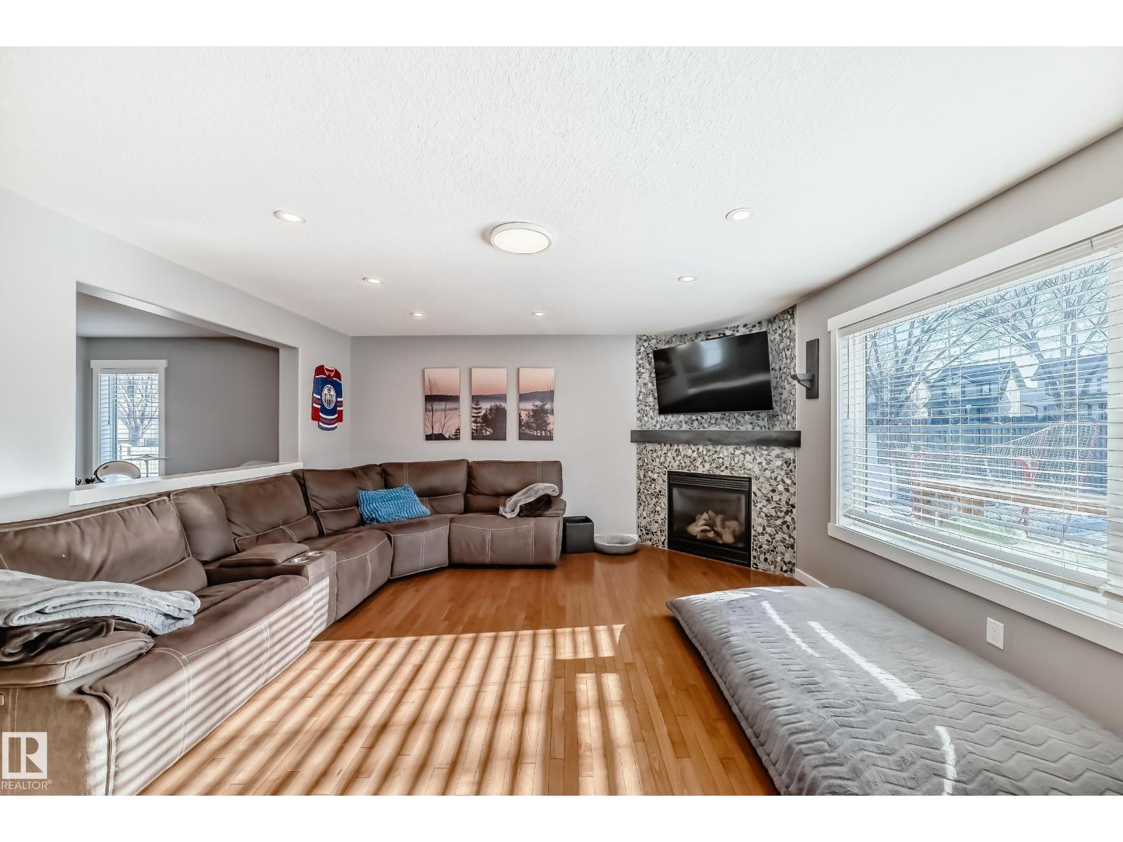 6303 2 AV SW, Edmonton