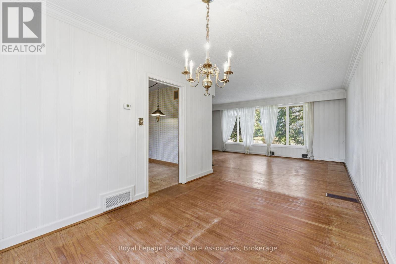 95 OAKES DRIVE - 22