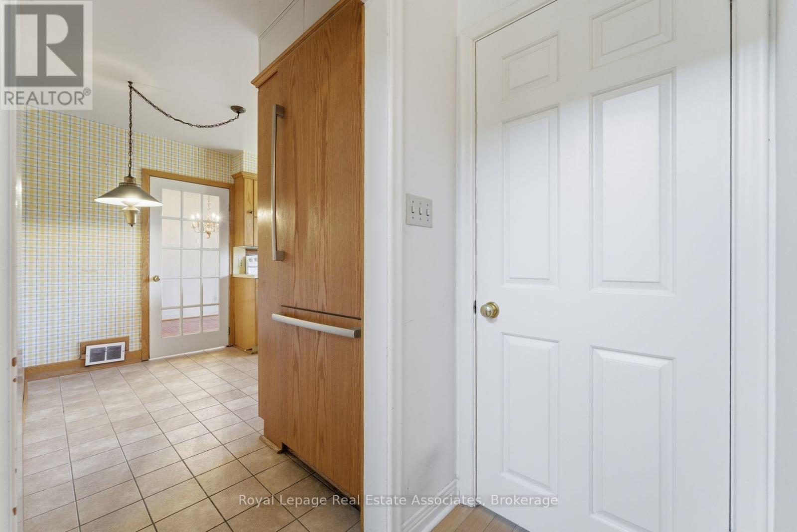 95 OAKES DRIVE - 23