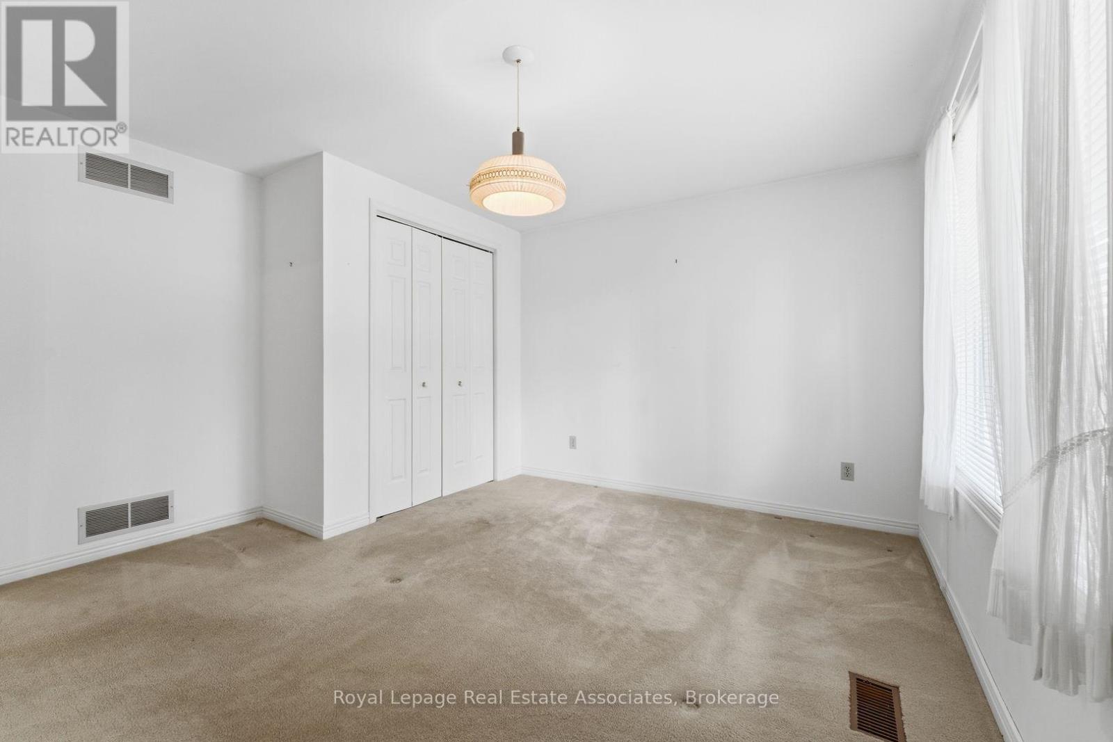 95 OAKES DRIVE - 32