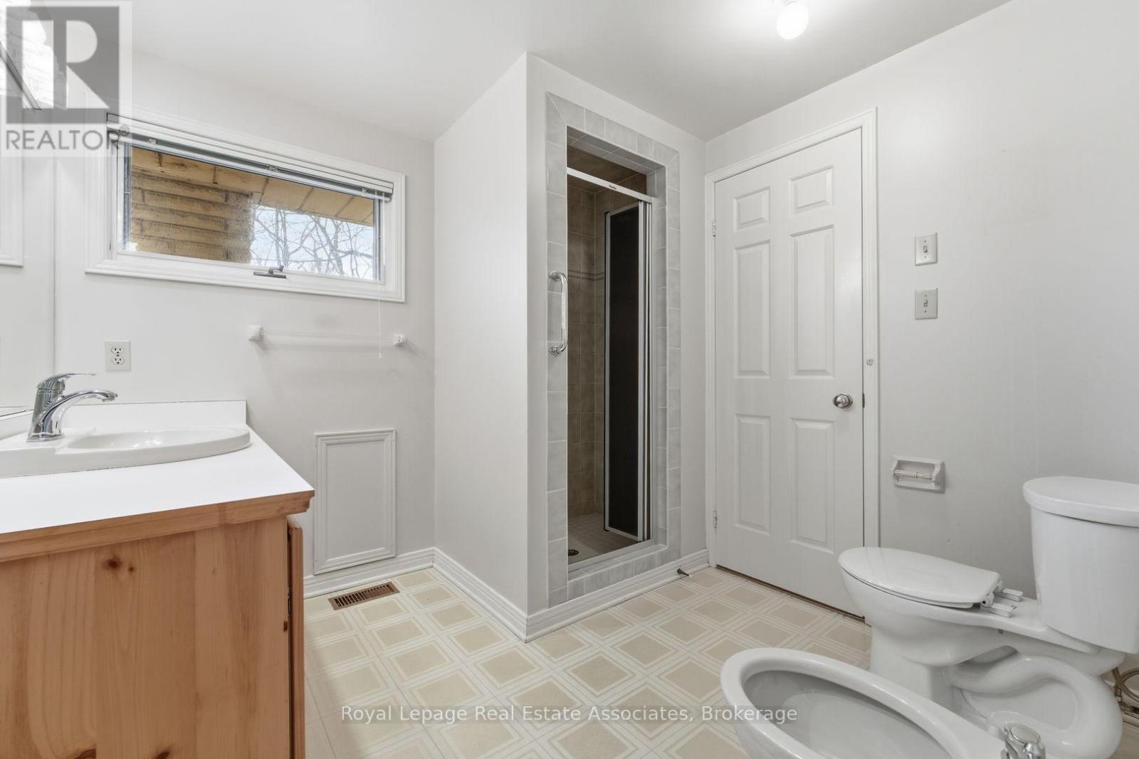 95 OAKES DRIVE - 37