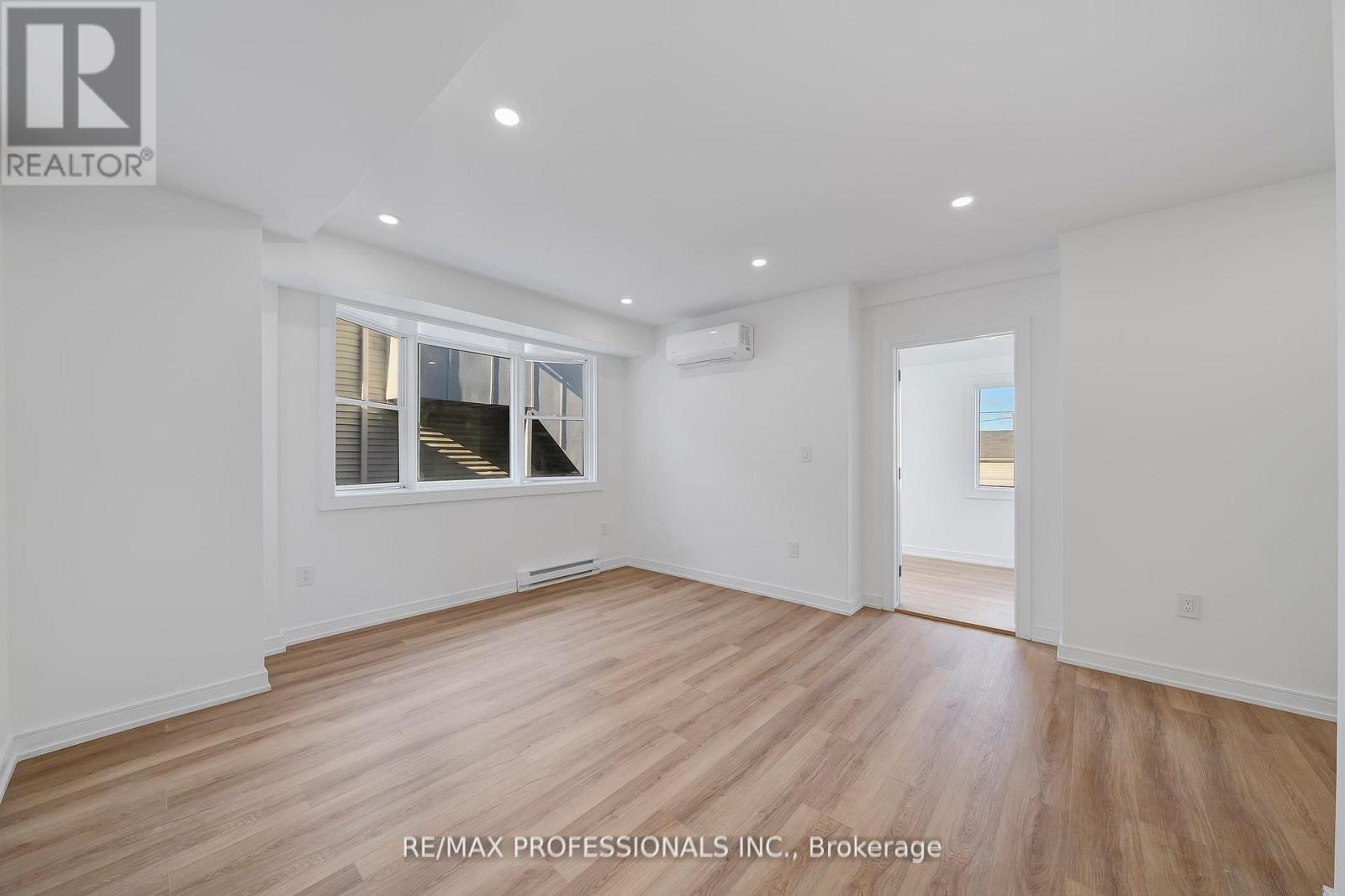 27 OAKDALE AVENUE - 21