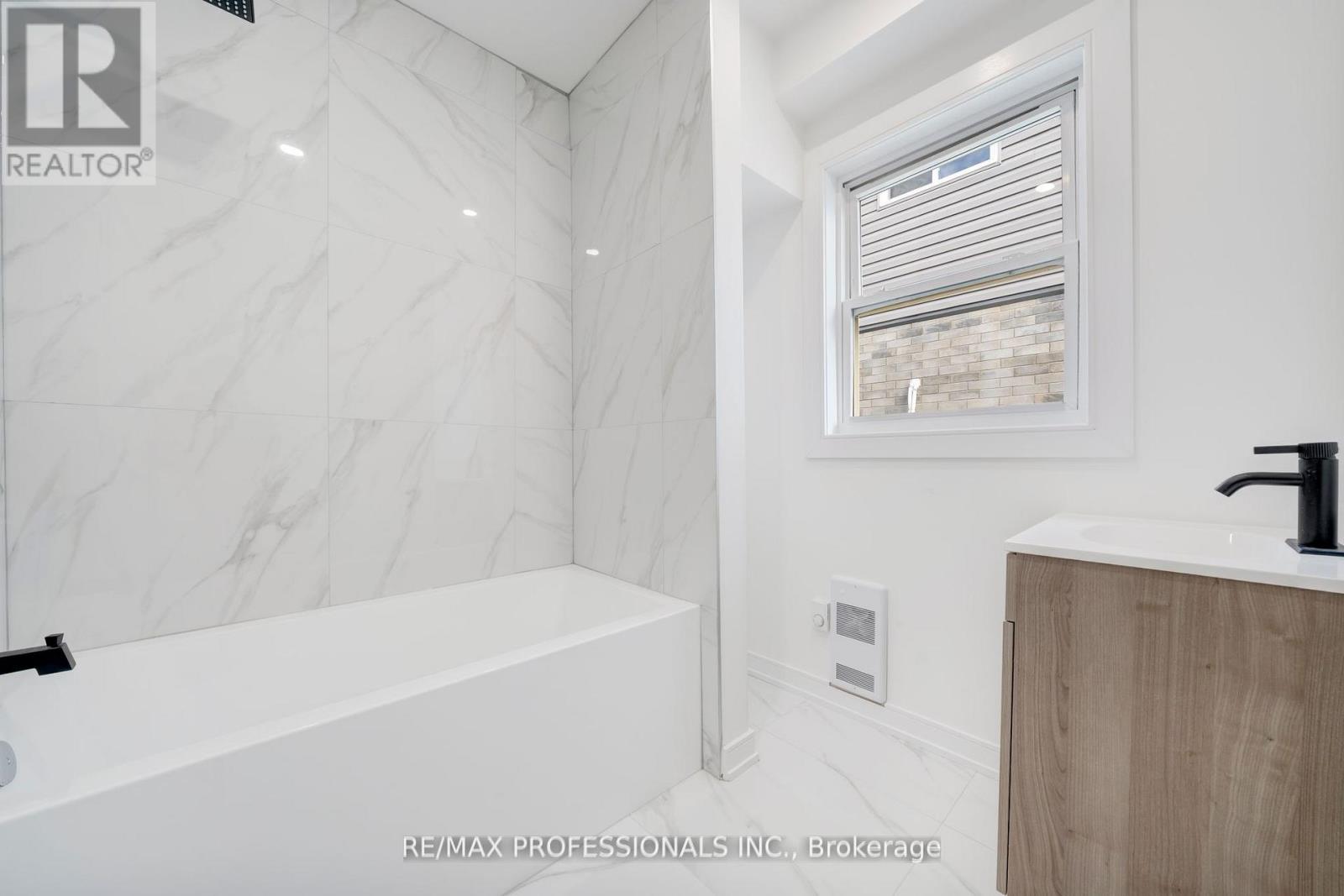 27 OAKDALE AVENUE - 26