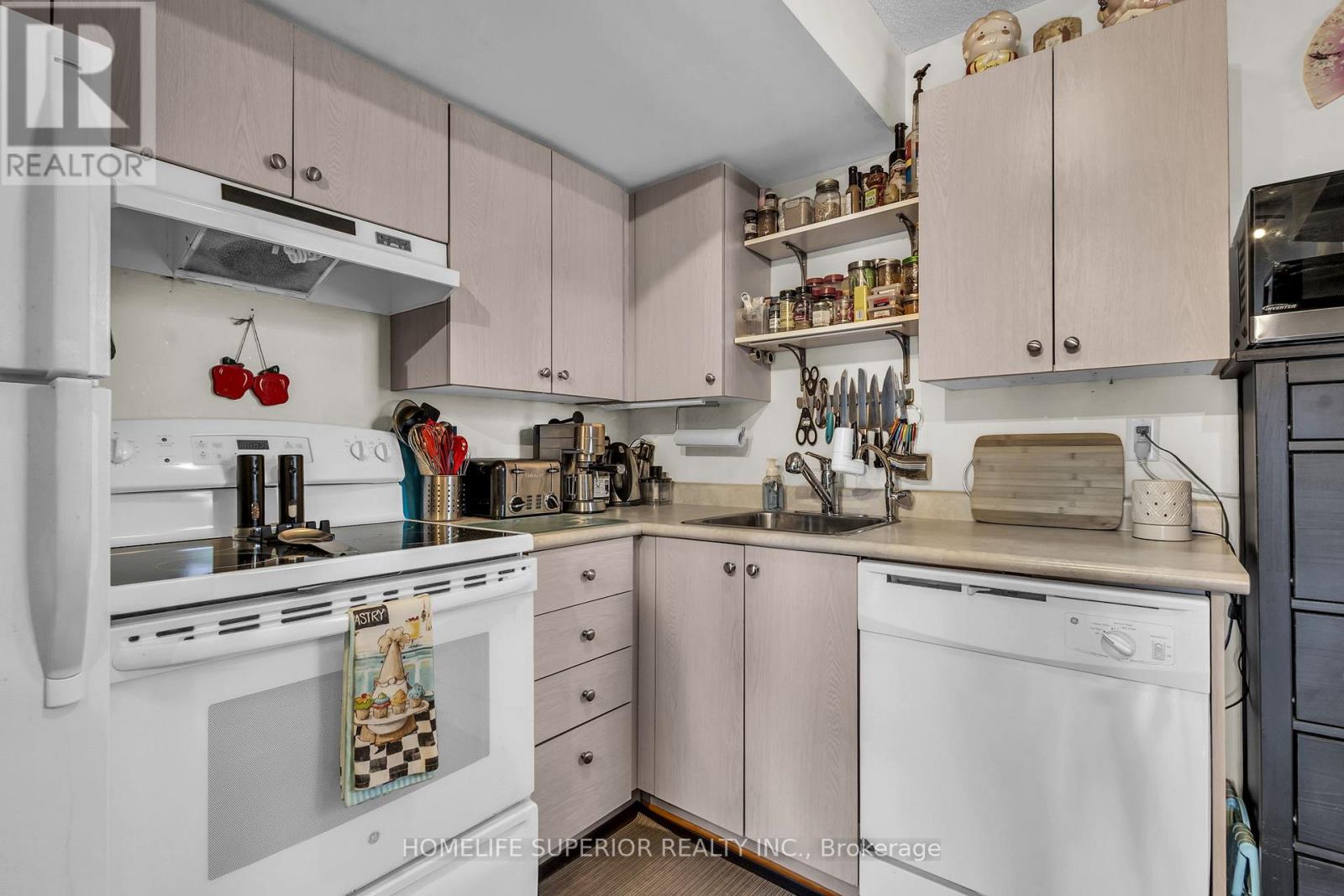 #12C 139 BRIGHTON STREET - 20